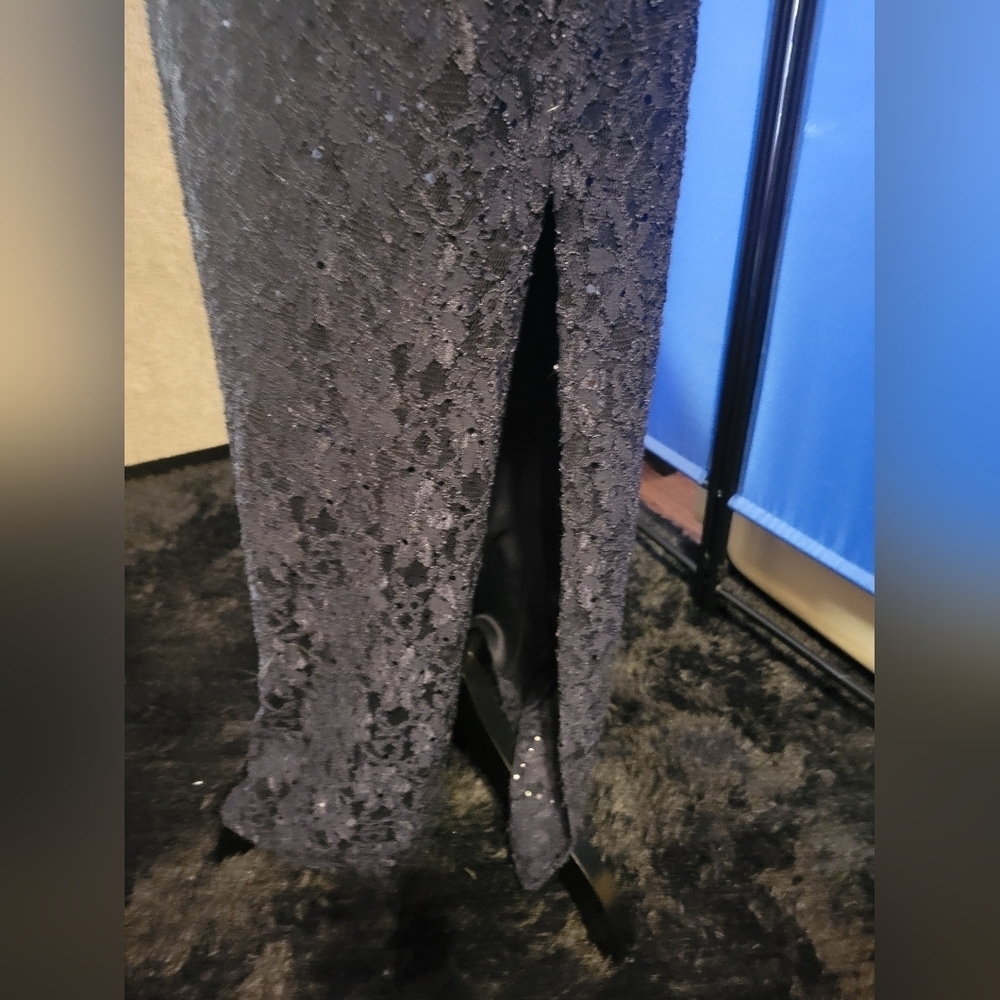 Elegant Navy Lace Gown - Picture 5 of 8